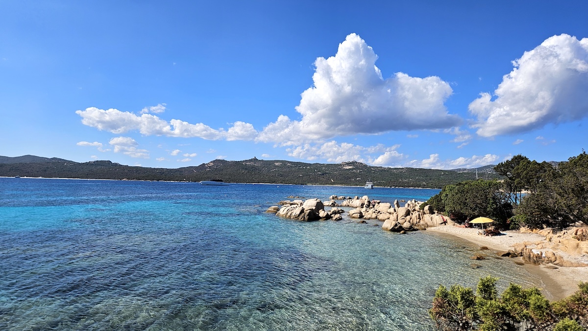 Sardinien, Costa Smeralda, Spiaggia Capriccioli. Foto: Lena Ziehres, Reiselust-Mag