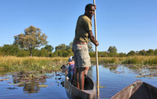 Fahrt mit dem Mokoro auf dem Fluss Khwai, Okavangodelta, Botswana. Foto: Lena Ziehres, Reiselust-Mag