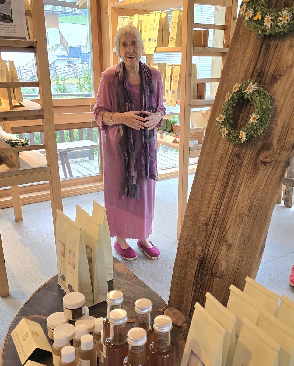 Waltraud Schwienbacher, Kräuterreich Wegleit St. Walburg. Foto: Beate Ziehres