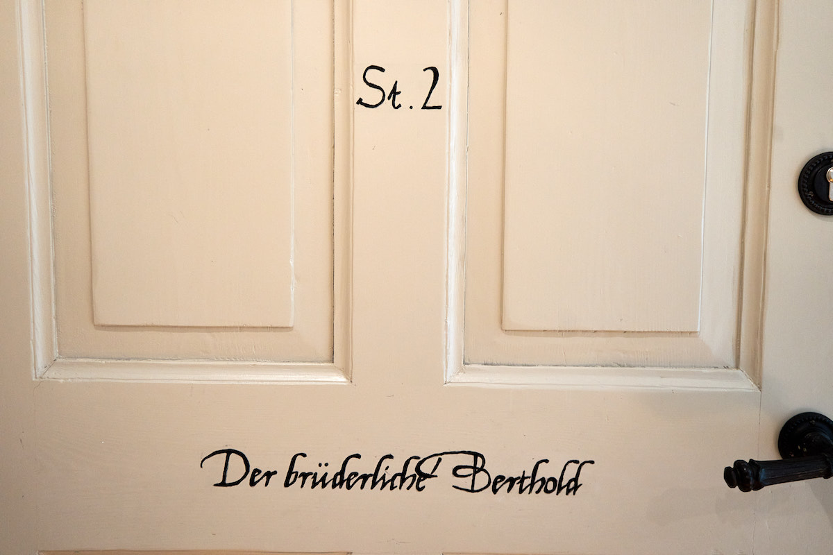 Pension Alter Bischofshof Naumburg: Zimmertür. Foto: Beate Ziehres, Reiselust-Mag
