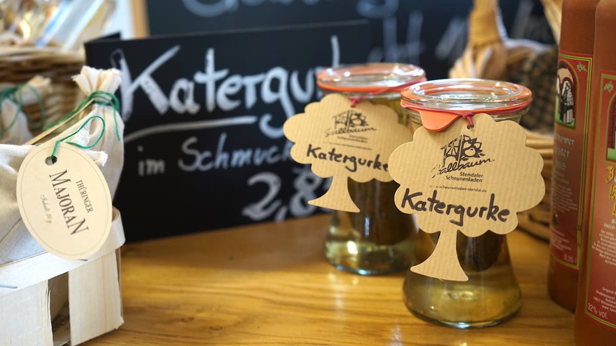 Altmark, Stendal: Katergurke im Scheunenladen Stallbaum. Foto: Beate Ziehres