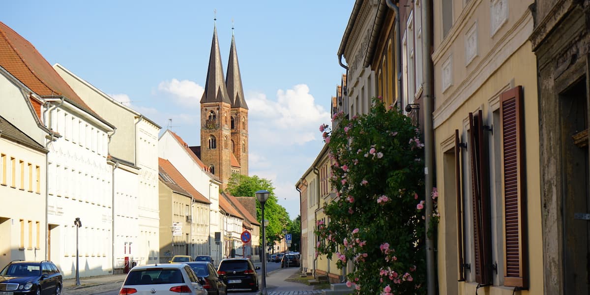 Altmark, Stendal, Blick von der Weberstraße zum Dom St. Nikolaus. Foto: Beate Ziehres