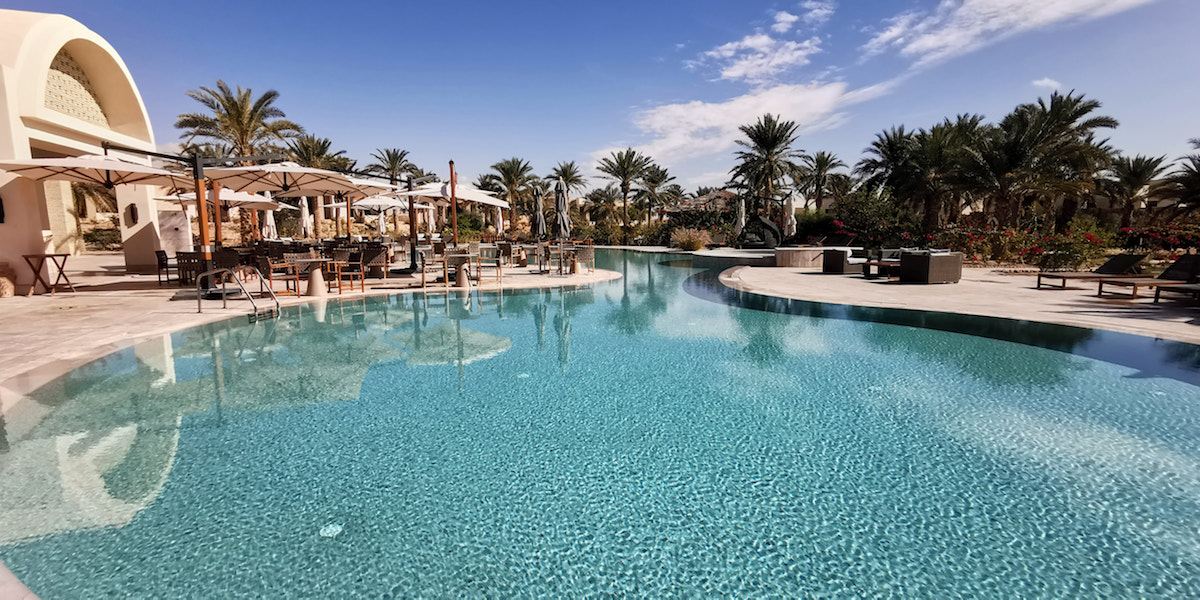 Pool des Anantara Sahara Tozeur Resorts & Villas. Foto: Beate Ziehres, Reiselust-Mag