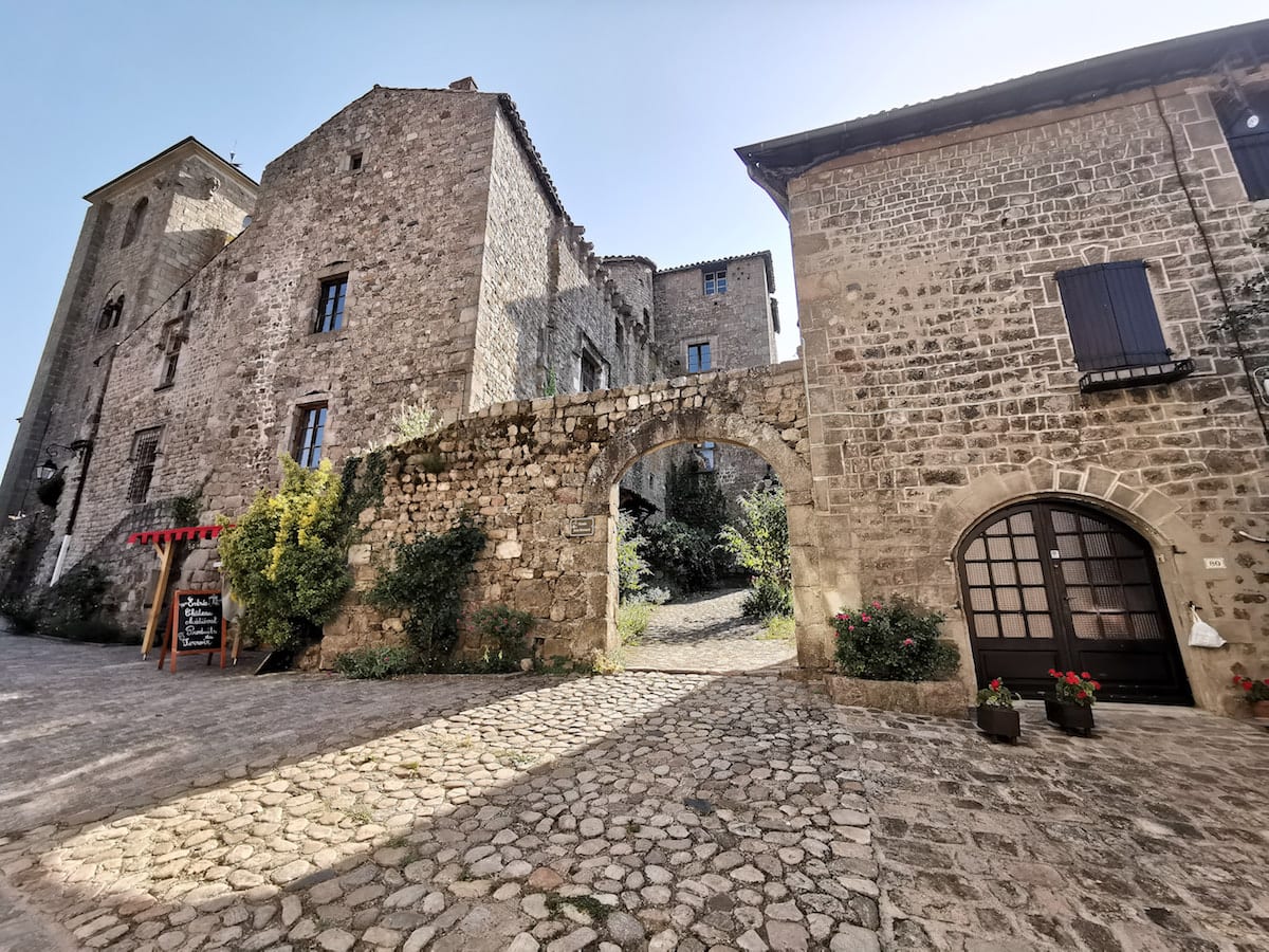 Burg Désaignes, Ardèche, Frankreich. Foto: Beate Ziehres, Reiselust-Mag