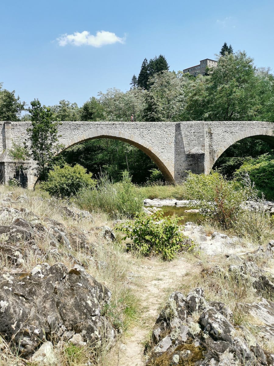 Mittelalterliche Brücke, Ardèche, Frankreich. Foto: Beate Ziehres, Reiselust-Mag