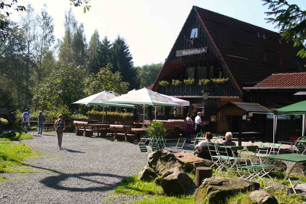 Das Molkenhaus ist ein gut erreichbares Lokal im Nationalpark Harz, bei Bad Harzburg – Foto: Beate Ziehres