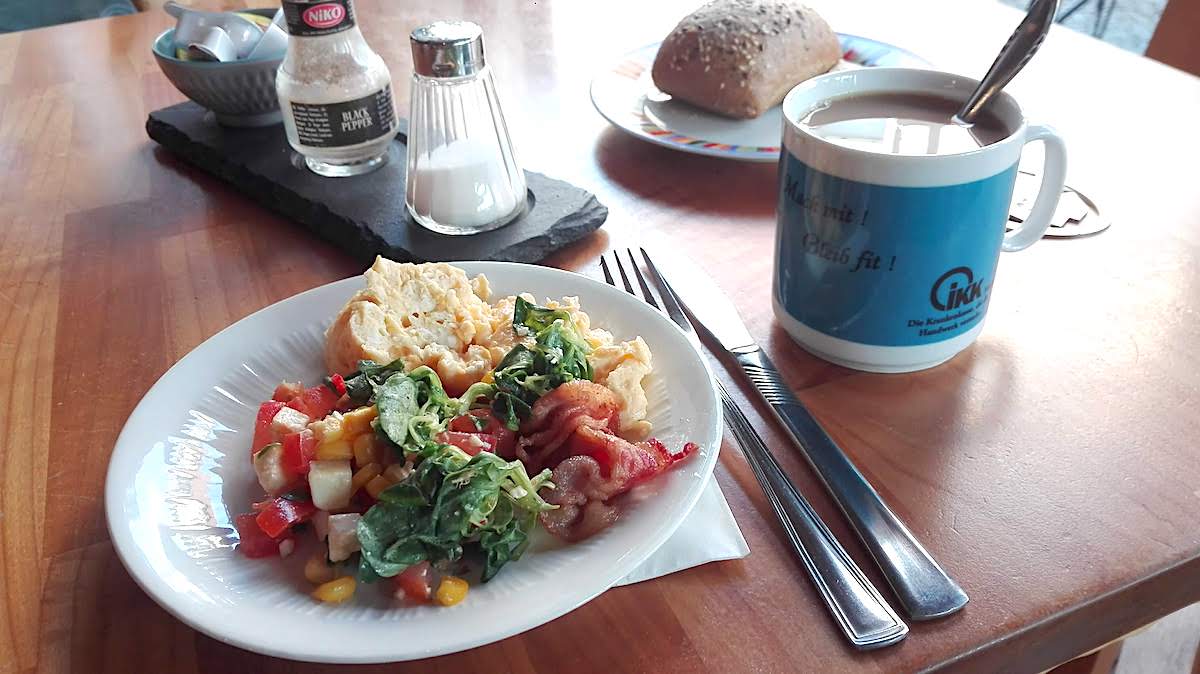 Frühstück im Café Zipfel, Exempel Schlafstuben. Foto: Beate Ziehres