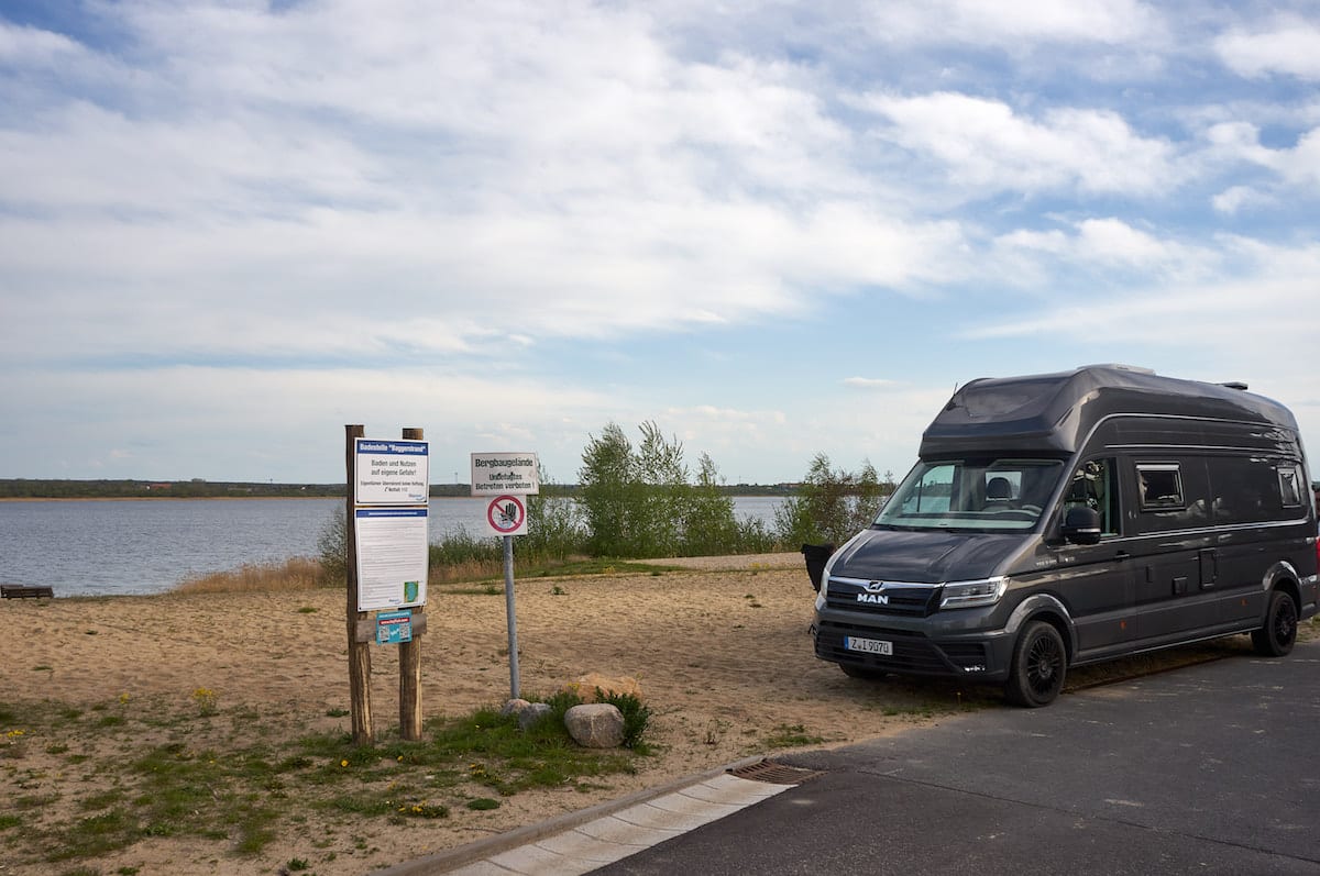 Camping in Ferropolis. Foto: Beate Ziehres