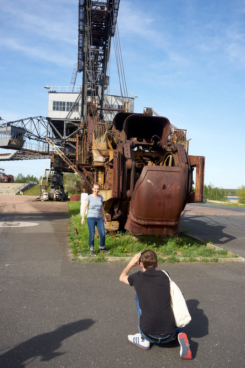 Ferropolis, mannshohe Baggerschaufeln. Foto: Beate Ziehres, Reiselust-Mag