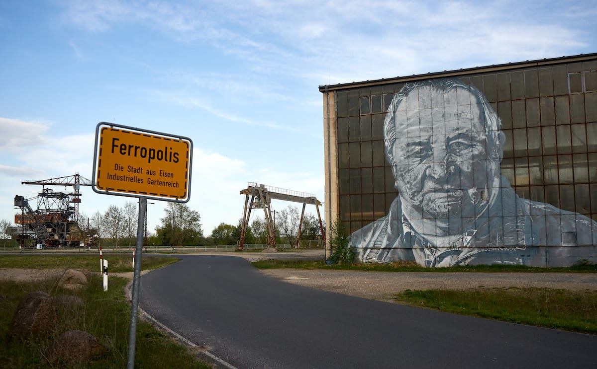 Ortsschild Ferropolis. Foto: Beate Ziehres, Reiselust-Mag