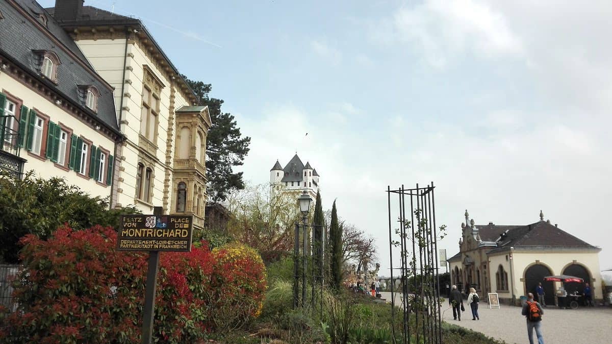 Hessen, Rheingau: an der Rheinpromenade von Eltville. Foto: Beate Ziehres