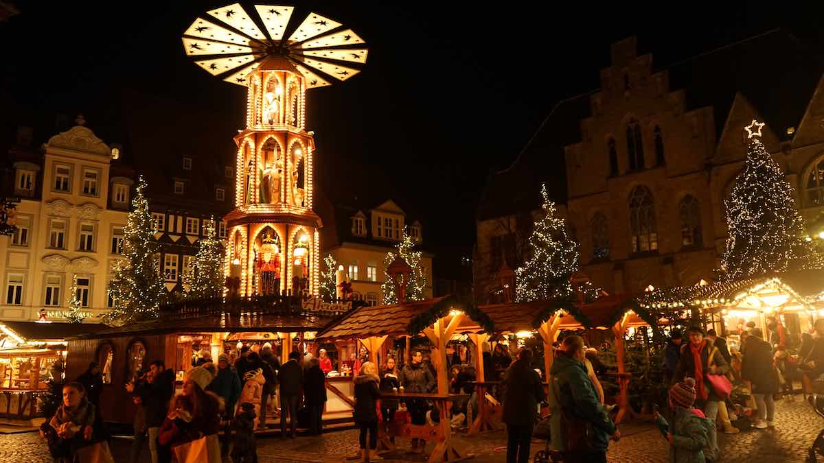 Einfach zauberhaft: Weihnachtsmarkt auf dem historischen Marktplatz von Hildesheim – Foto: Beate Ziehres