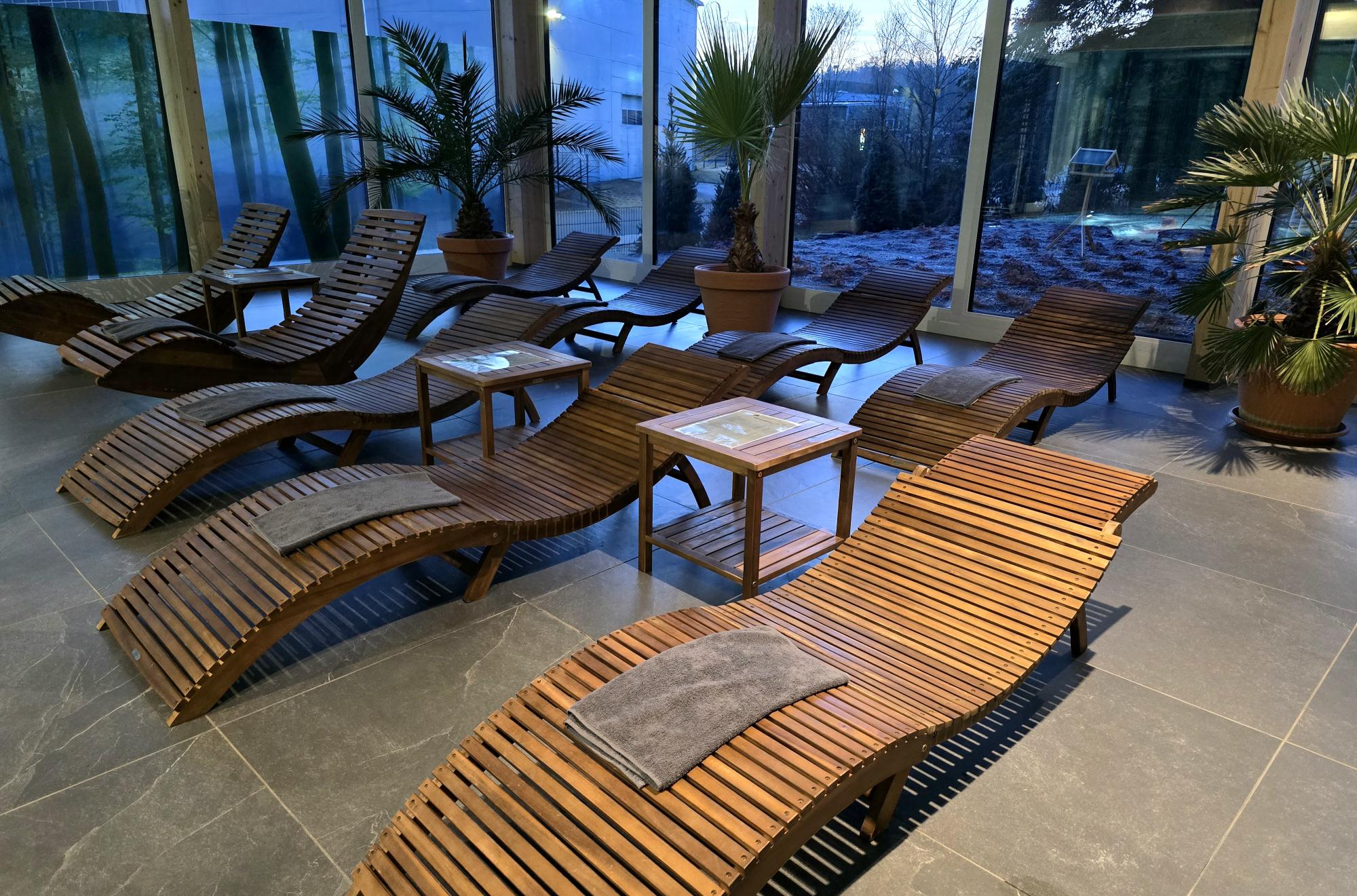 Hotel Morgenroth, Pool, Ruhebereich. Foto: Beate Ziehres, Reiselust-Mag