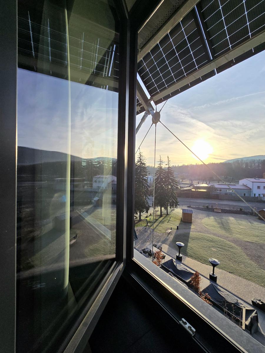 Hotel Morgenroth, Fenster, Solarpanel. Foto: Beate Ziehres, Reiselust-Mag