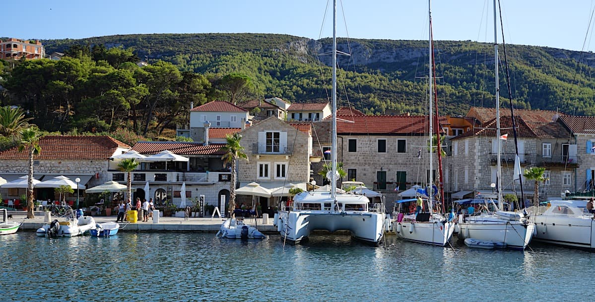 Jelsa, Hvar. Hafen. Foto, Beate Ziehres