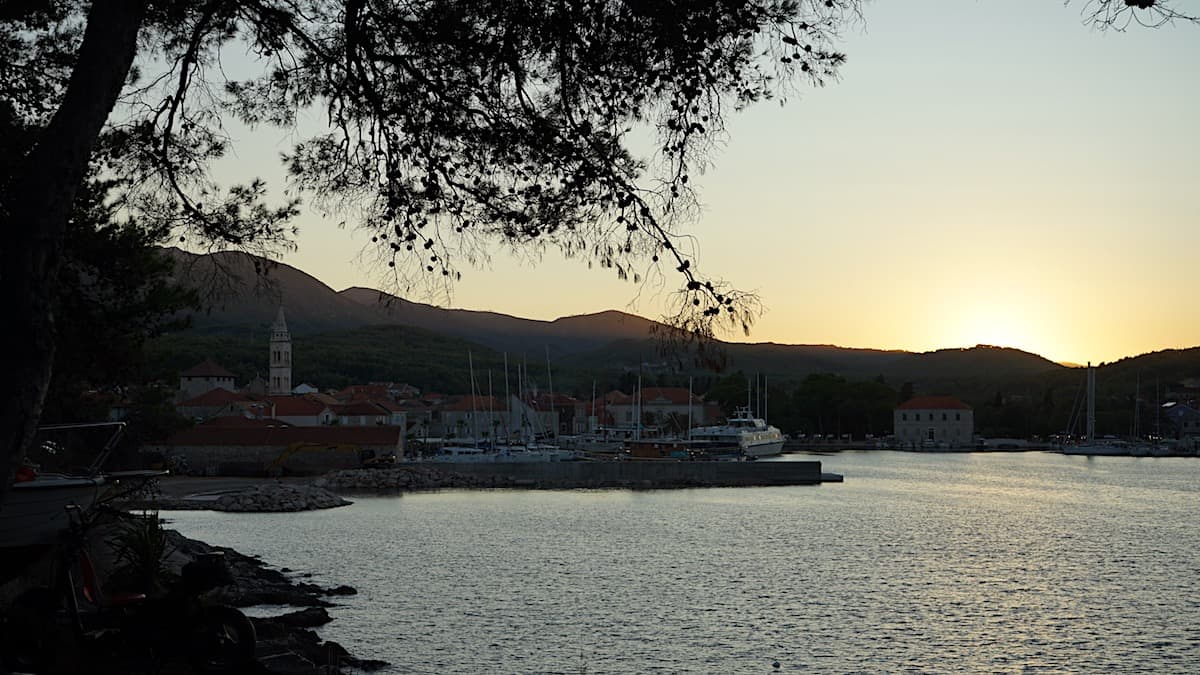 Jelsa, Hvar. Sonnenuntergang. Foto: Beate Ziehres