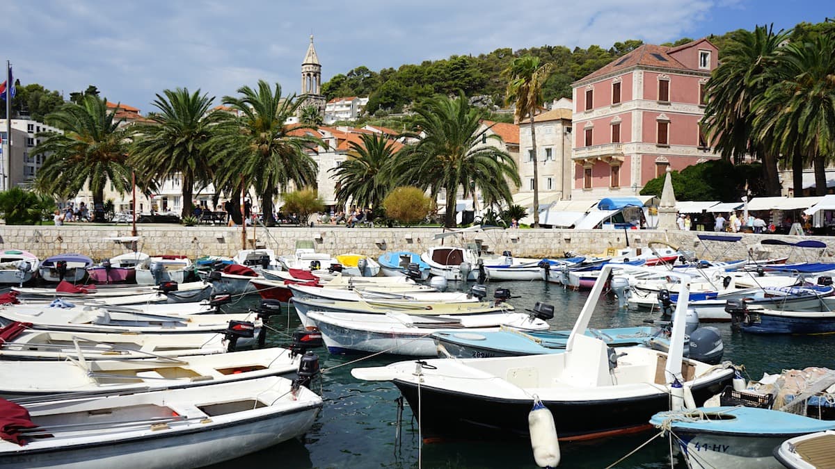 Hvar, Stadthafen mit Booten. Foto: Beate Ziehres