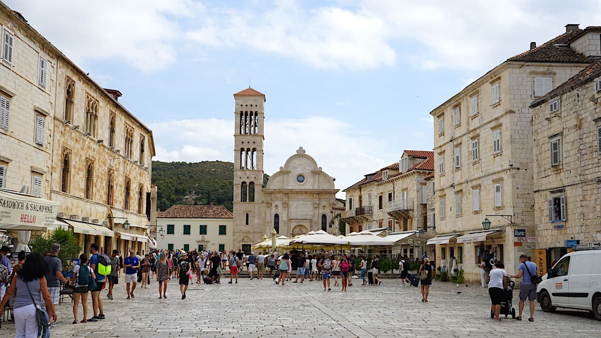 Hvar, Stadtplatz. Foto: Beate Ziehres