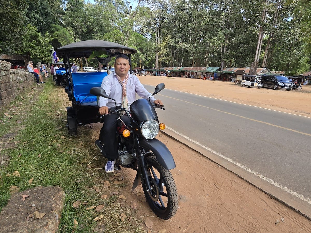 Tuk-Tuk mit Fahrer bei Siem Reap. Foto: Beate Ziehres, Reiselust-Mag