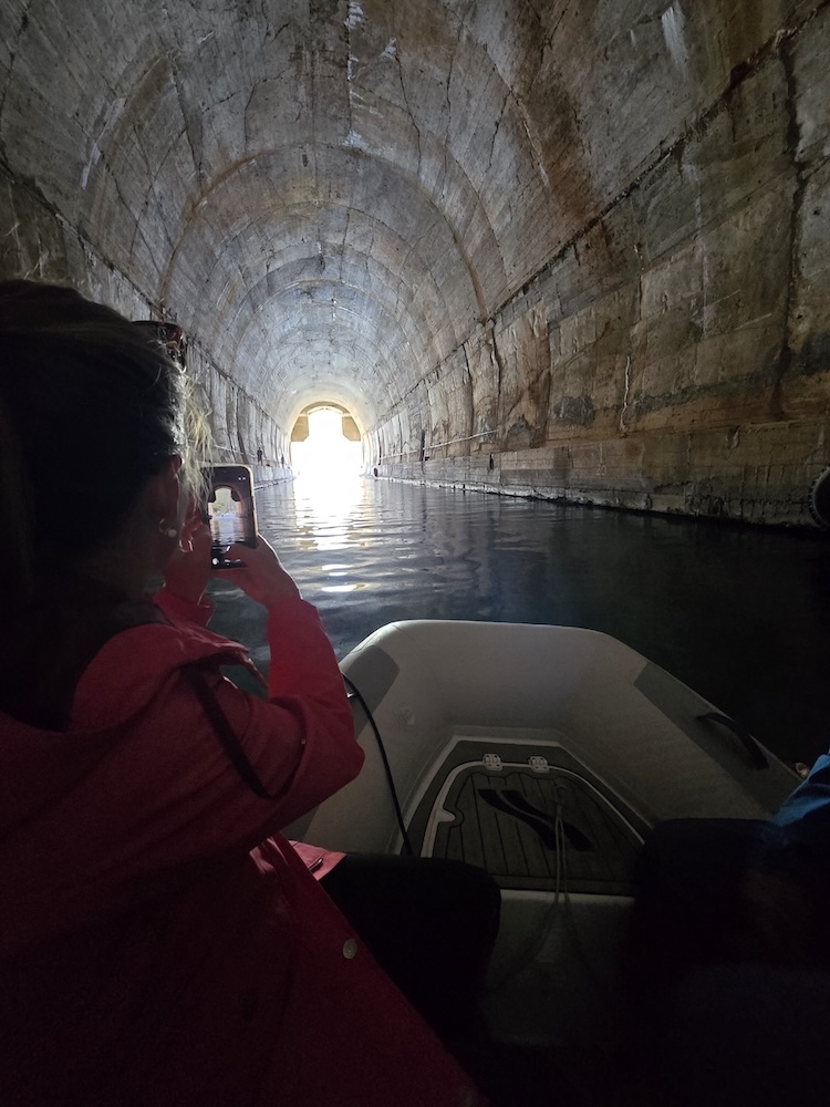 Segeltörn Kroatien, Vis geheimer Tunnel. Foto: Beate Ziehres, Reiselust-Mag