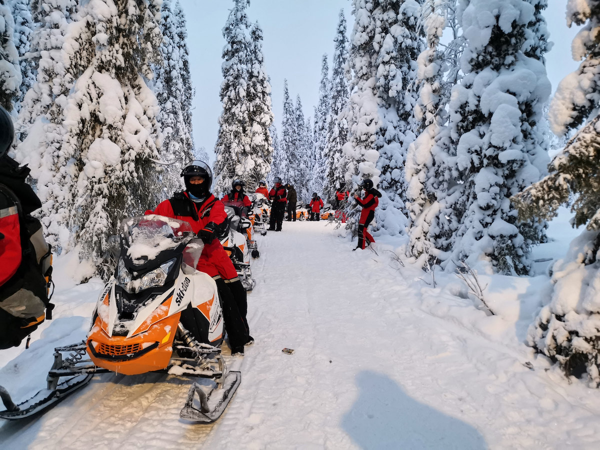 Kuusamo, Finnland: Motorschlittensafari. Foto: Beate Ziehres, Reiselust-Mag