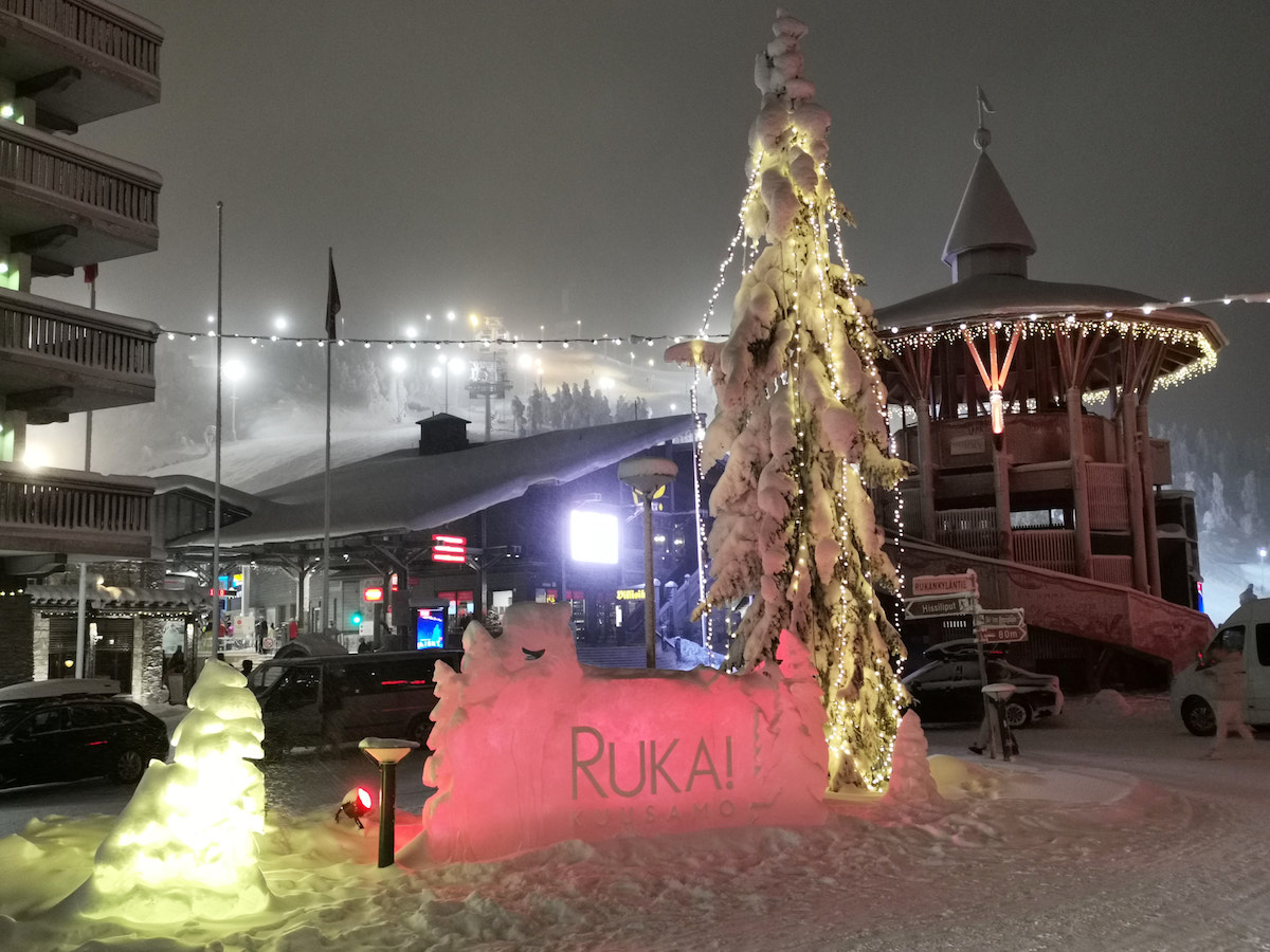 Kuusamo, Finnland: Ruka Ortskern. Foto: Beate Ziehres, Reiselust-Mag