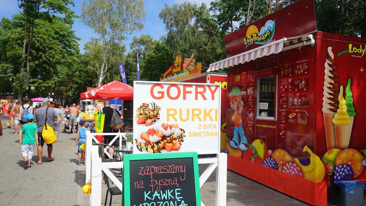 Waffeln und Eis in allen Variationen auf dem Weg zum Strand – Foto: Beate Ziehres