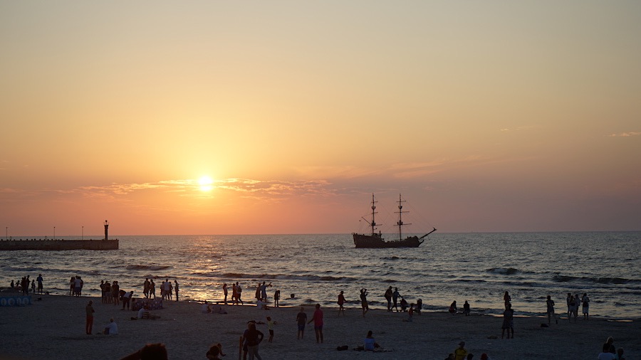 Sonnenuntergang am Strand von Leba – Foto: Beate Ziehres