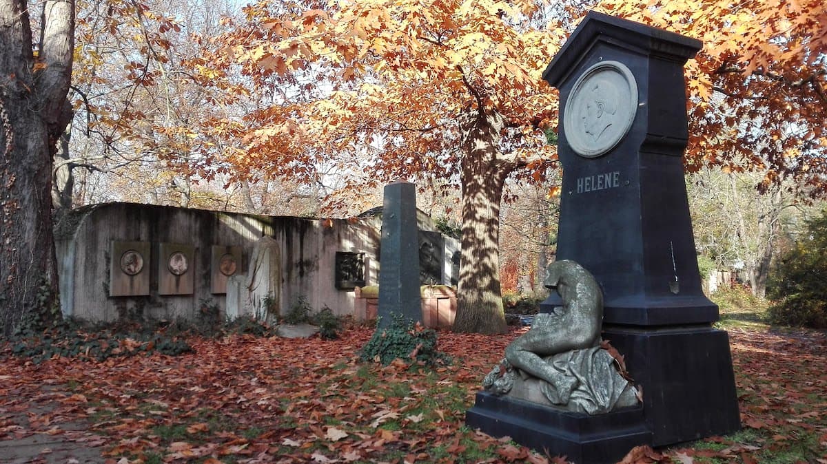 Leipzig, Sachsen: auf dem alten Johannisfriedhof. Foto: Beate Ziehres