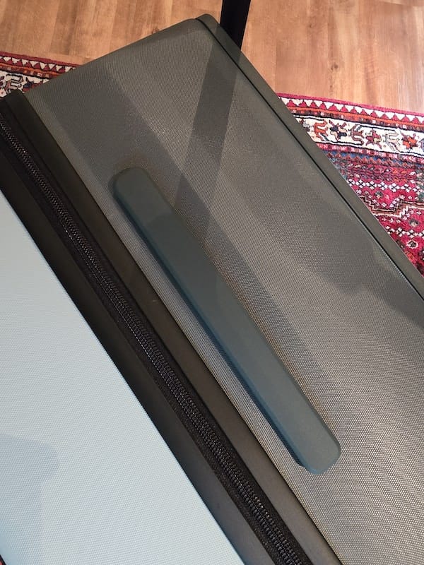 Griff und Teleskopstange des Reisekoffers