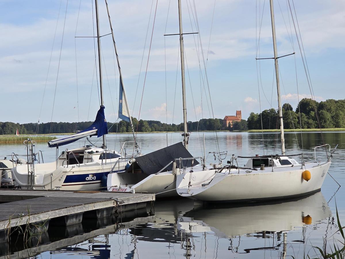 Campingplatz mit Aussicht zur Inselburg Trakai. Foto: Beate Ziehres, Reiselust-Mag