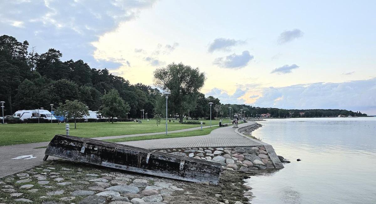 Stellplatz direkt am Wasser in Juodkrante. Foto: Beate Ziehres, Reiselust-Mag