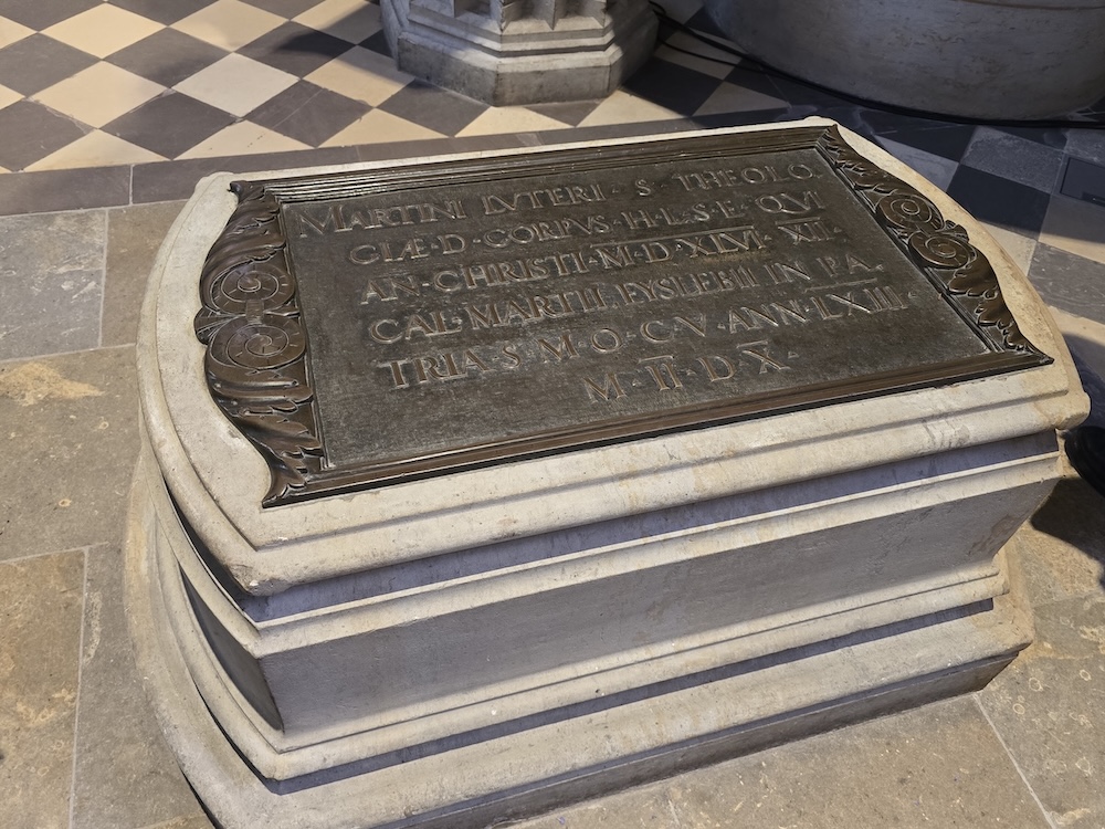 Lutherstadt Wittenberg, Schlosskirche, Luthers Grab. Foto: Beate Ziehres, Reiselust-Mag