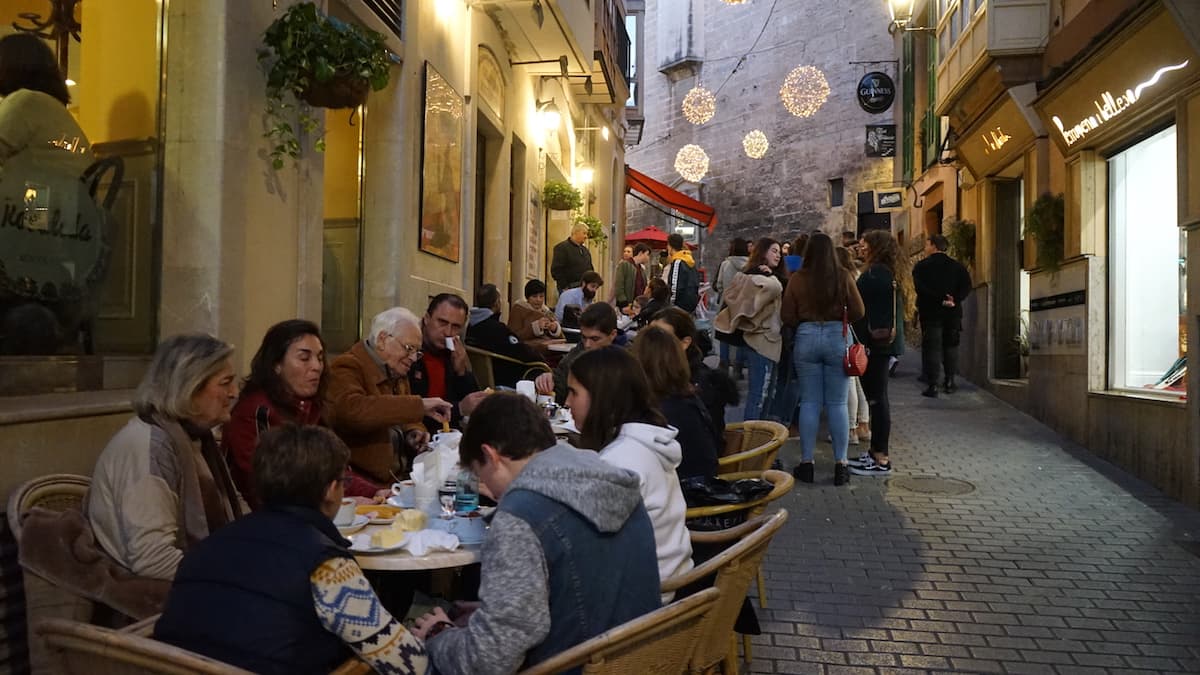 Palma de Mallorca, vor der Xurreria Rosaleda. Foto: Beate Ziehres