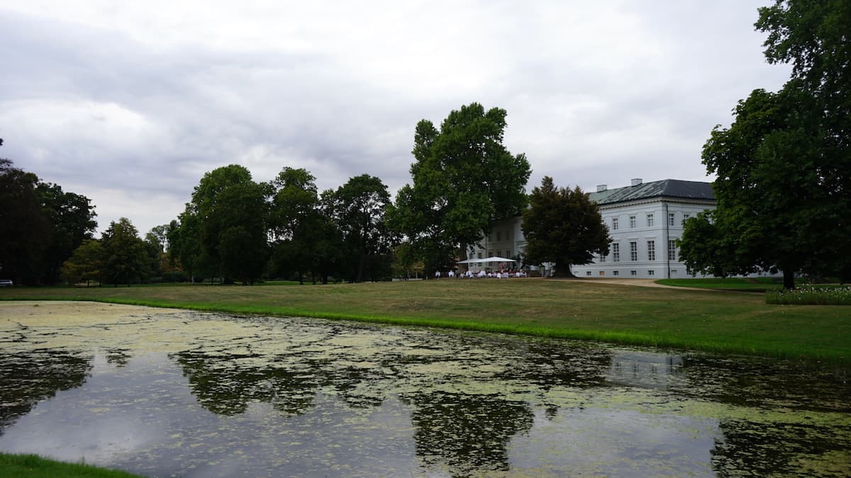 Oberbruch, Neuhardenberg Schloss vom Park aus gesehen. Foto: Beate Ziehres