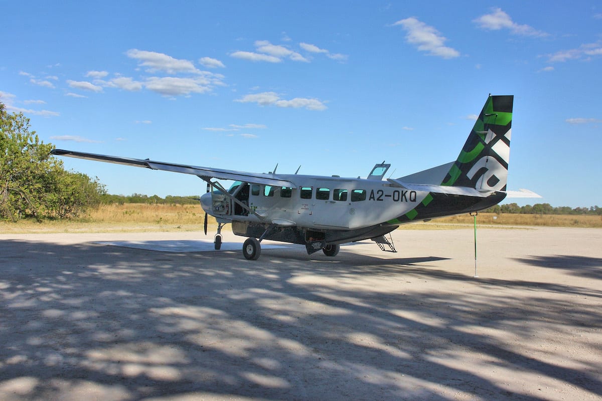 Kleinflugzeug in Botswana. Foto: Lena Ziehres, Reiselust-Mag