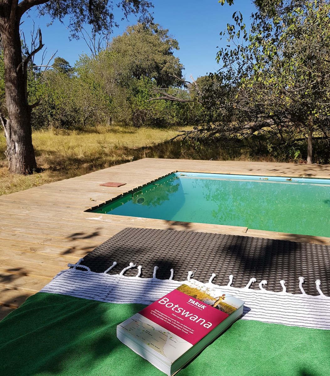 Entspannen am Pool der O Bona Moremi Safari Lodge. Foto: Lena Ziehres, Reiselust-Mag