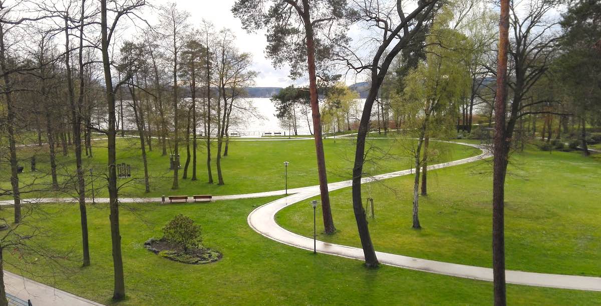 Blick von der Panorama-Sauna der Bad Saarow Therme zum Scharmützelsee – Foto: Beate Ziehres