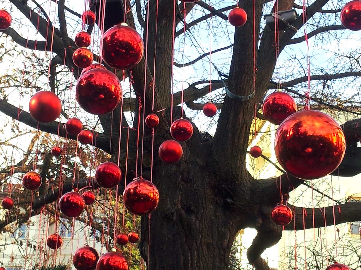 Baumschmuck auf dem Christkindlmarkt in Bozen – Foto: Beate Ziehres