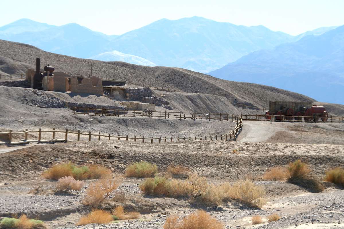 Mitten im Death Valley eine verlassene Fabrik aus dem 19. Jahrhundert: Harmony Borax Works – Foto: Beate Ziehres