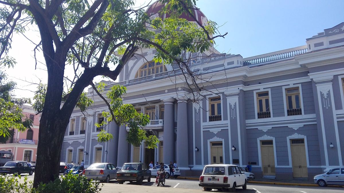 Rathaus von Cienfuegos, Kuba – Foto: Beate Ziehres