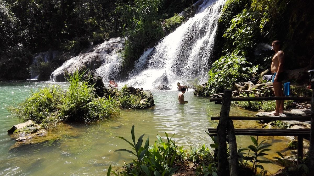 Paradiesisches Vergnügen in Kuba: Baden im Pool des Wasserfalls El Nicho – Foto: Beate Ziehres