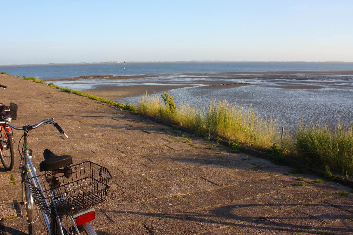 Mit dem Fahrrad unterwegs auf Langeoog – Foto: Lena Ziehres