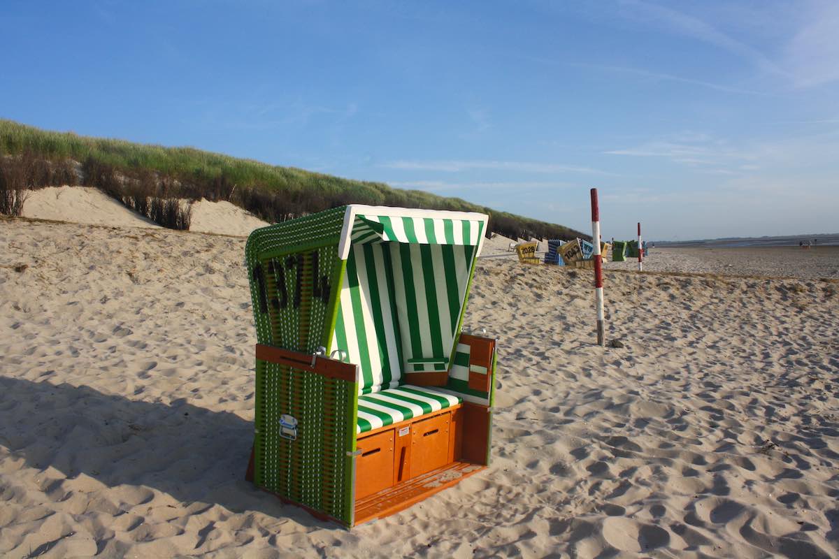 Langeoog: Bilderbuch-Idyll mit Strandkorb – Foto: Lena Ziehres