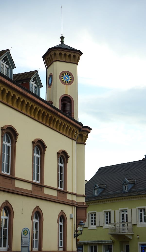 Das Alte Rathaus, ebenfalls am Markgräfler Platz gelegen – Foto: Beate Ziehres Reiselust-Mag: Das Alte Rathaus, ebenfalls am Markgräfler Platz in Müllheim gelegen – Foto: Beate Ziehres