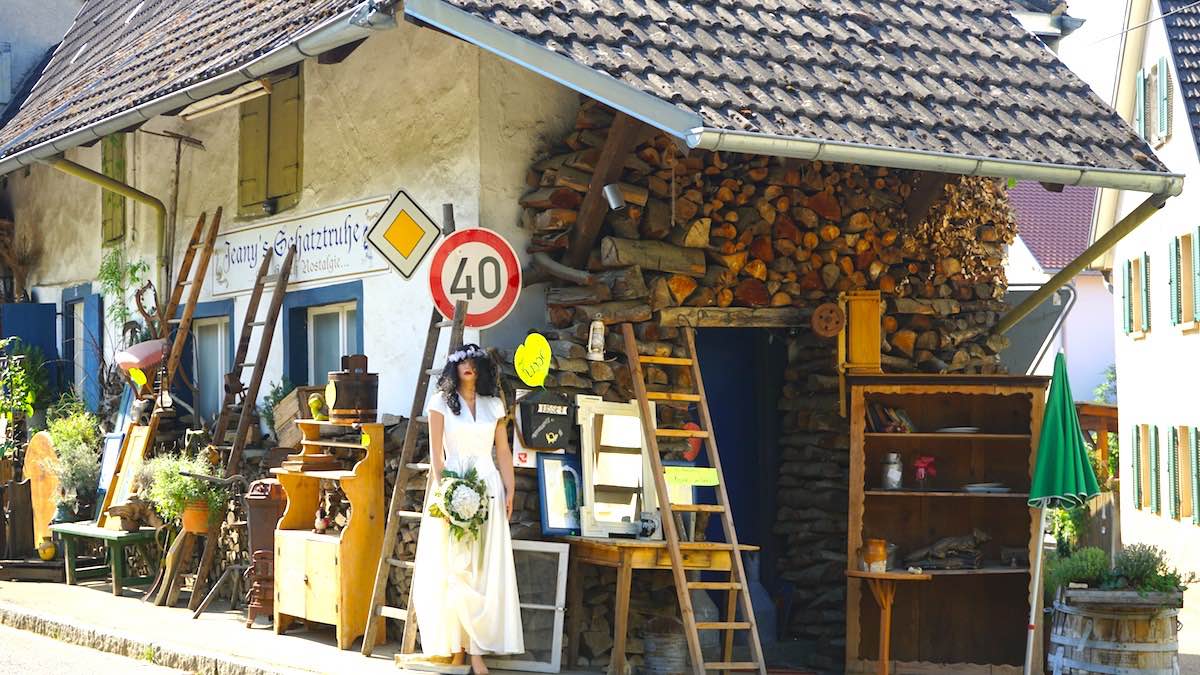 Shopping einmal anders – in der Bürgelnstraße in Feldberg bei Müllheim – Foto: Beate Ziehres