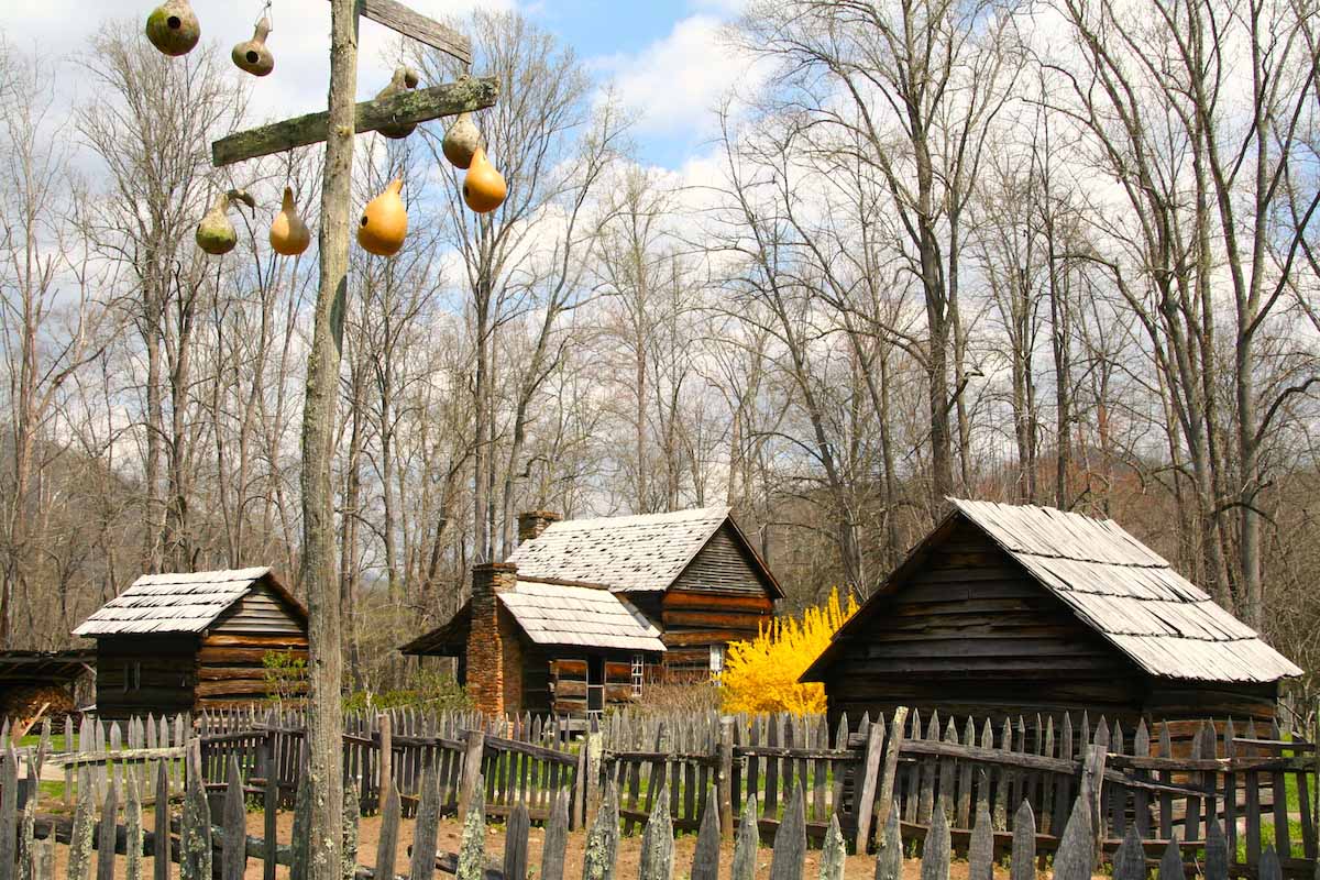 North Carolina: Oconaluftee Mountain Farm Museum am Rand der Smoky Mountains bei Cherokee – Foto: Beate Ziehres