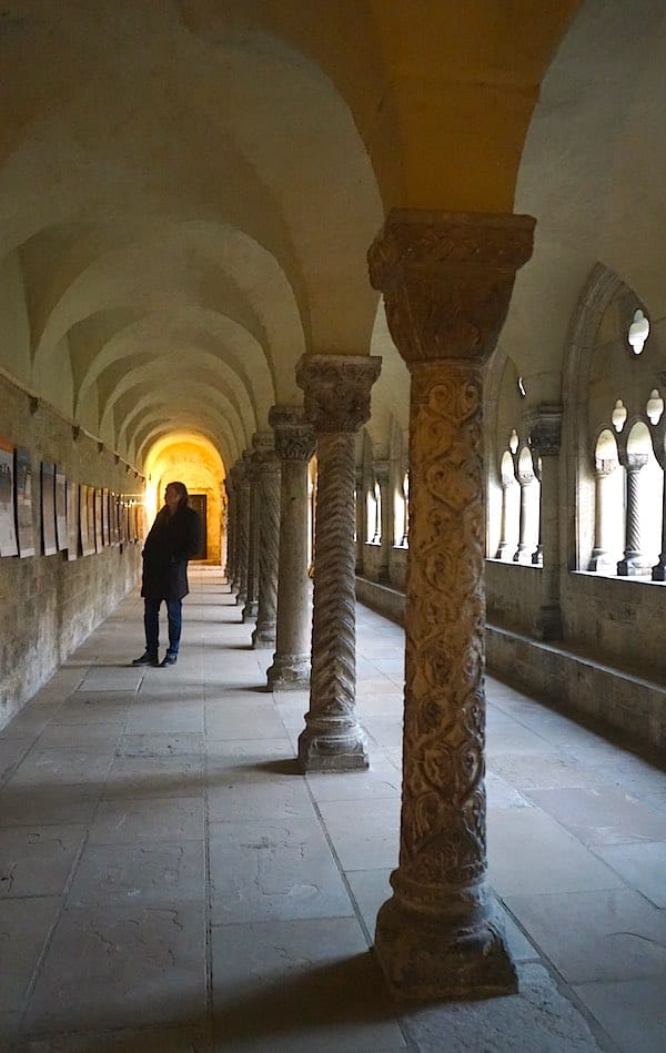 Die Säulen im nördlichen Kreuzgang des Kaiserdoms in Könisglutter– Foto: Beate Ziehres