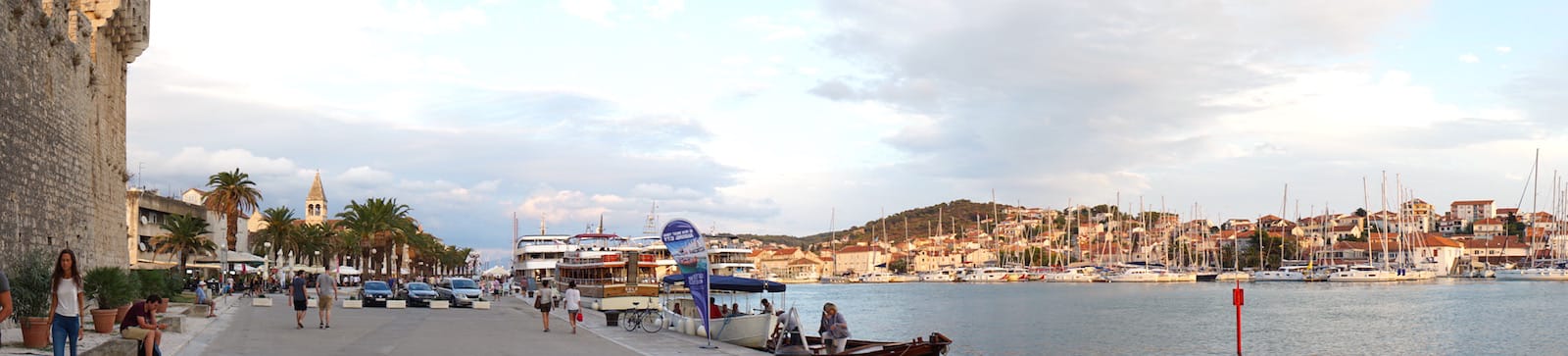 Am Altstadthafen von Trogir – Foto: Beate Ziehres