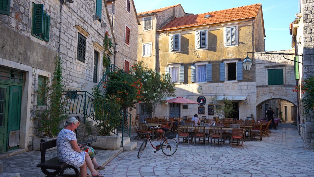 Stari Grad, Hvar. Platz. Foto: Beate Ziehres